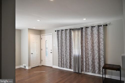 9427 Academy Rd, Philadelphia PA  19114-2623 exterior