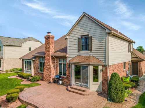 16820 Renee Dr, Macomb Township MI 48042-2324 exterior