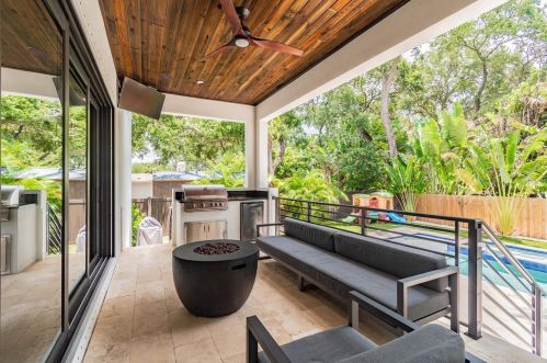 503 Davis Blvd, Tampa FL 33606-4012 exterior