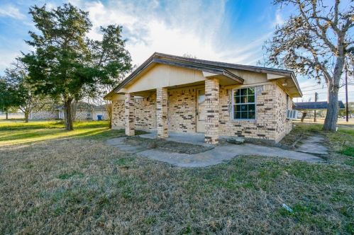 2005 5th St, Hempstead TX 77445-4702 exterior