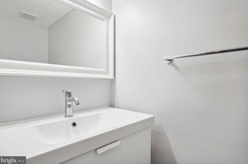 1741 Gales Pl, Washington DC 20002-7207 exterior