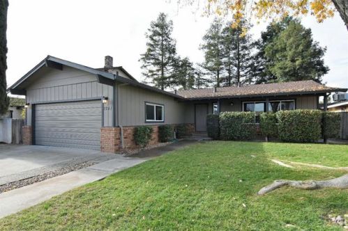 2241 Julie Ave, Turlock, CA 95382-1652