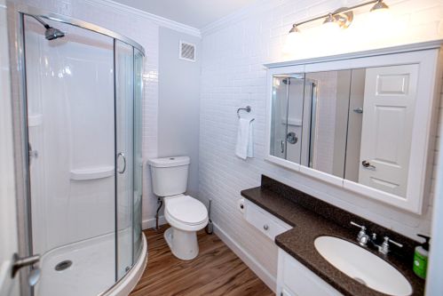 4758 Hollywood Ave, Milwaukee WI 53211-1037 exterior