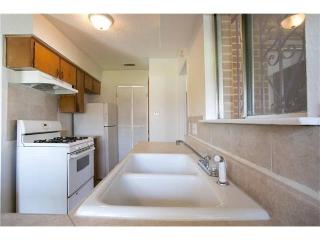 1905 Chestnut Ave, Austin TX  78722-2119 exterior