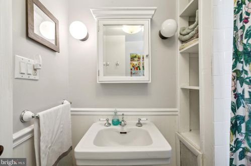 828 Judson St, Philadelphia PA  19130-1922 exterior