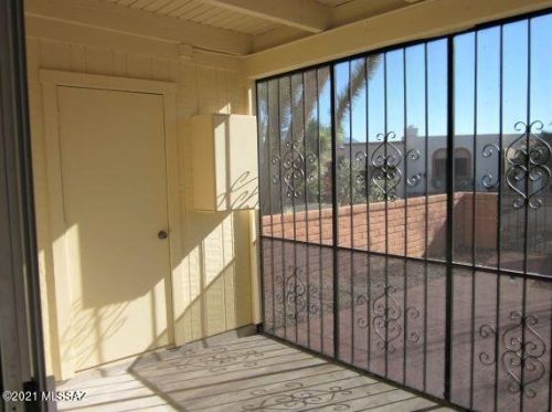 821 Paseo Del Prado, Green Valley AZ 85614-1974 exterior