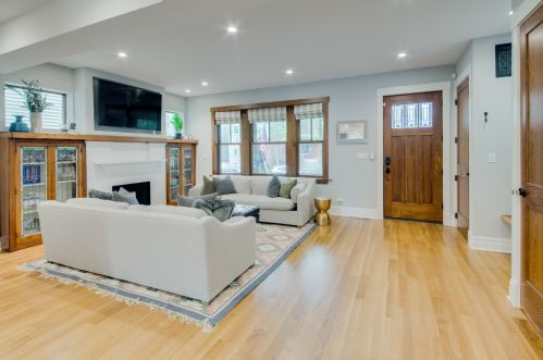 4727 Artesian Ave, Chicago IL 60645-5302 exterior