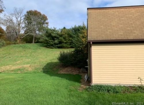 134 Southbury Rd, Roxbury CT 06783-1722 exterior