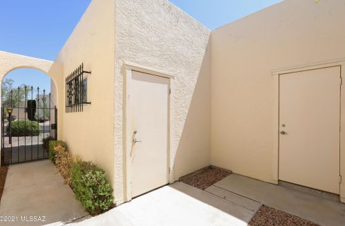 641 Paseo Del Prado, Green Valley AZ 85614-1974 exterior