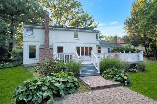 42 Clayton Dr, Huntington Station NY 11746-5503 exterior