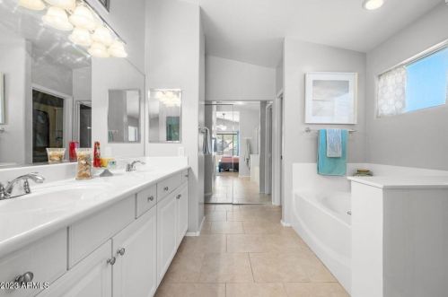 26233 65 Dr, Phoenix AZ 85043-1950 exterior