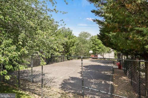 6023 Chicory Pl, Alexandria VA 22310-1795 exterior