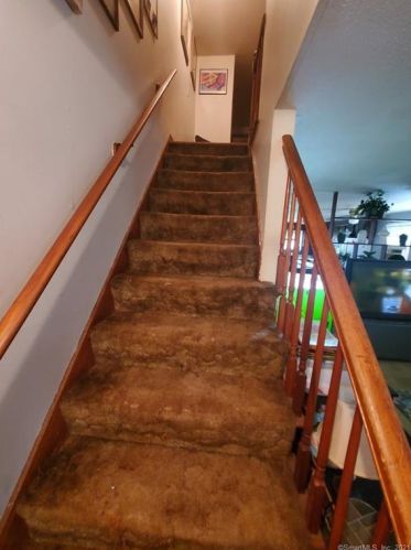 9 Joel Dr, Ellington CT 06029-2612 exterior