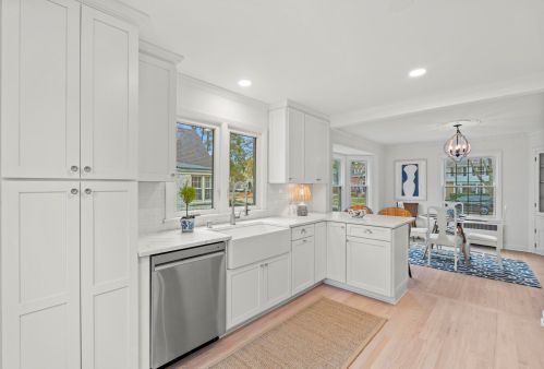 5110 Shoreland Ave, Milwaukee WI  53217-5541 exterior