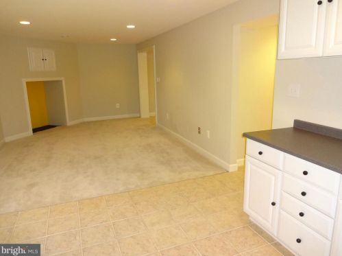 902 Monroe St, Herndon VA 20170-4648 exterior