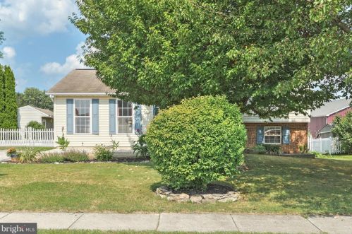 1687 Beech Ln, Hanover, PA 17331-8112