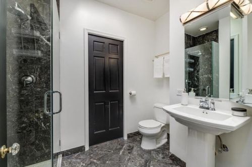 1949 Lincoln Ave, Chicago IL 60614-5404 exterior