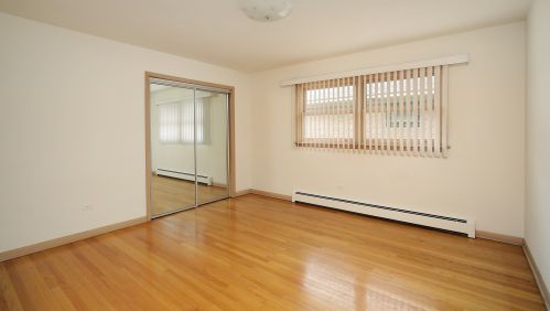 8512 Berwyn Ave, Chicago IL 60656-2513 exterior