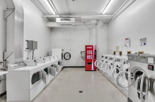 5850 Centre Ave, Pittsburgh PA 15206-3780 exterior