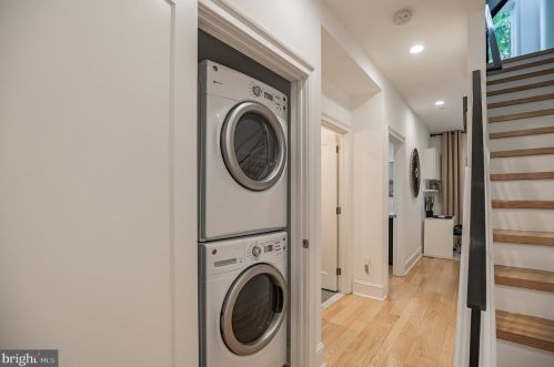 1018 Leithgow St, Philadelphia PA  19123-1421 exterior