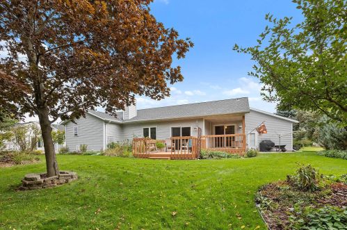 2418 Risch Ln, Manitowoc, WI 54220-1190