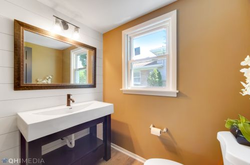 452 Adams St, Elmhurst IL  60126-4633 exterior