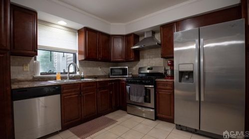 2004 Deerfield Dr, Edison NJ 08820-4418 exterior