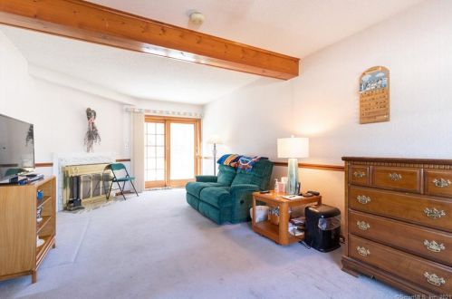 21 Susan Cir, Enfield CT 06082-5767 exterior