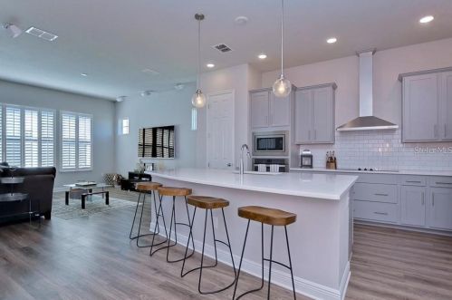 9545 Park Village Dr, Tampa FL  33626-5153 exterior