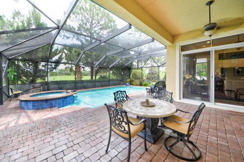 9800 Nuova Way, Fort Pierce FL 34986-2825 exterior