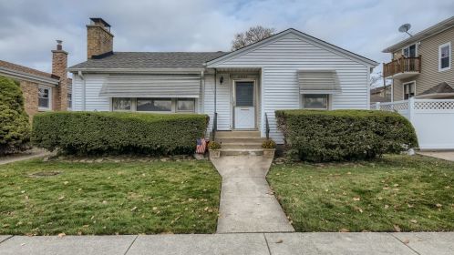 6952 Farragut Ave, Chicago, IL 60656-2043