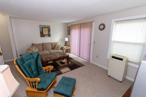 18 Vinton Dr, Concord NH 03303-1584 exterior