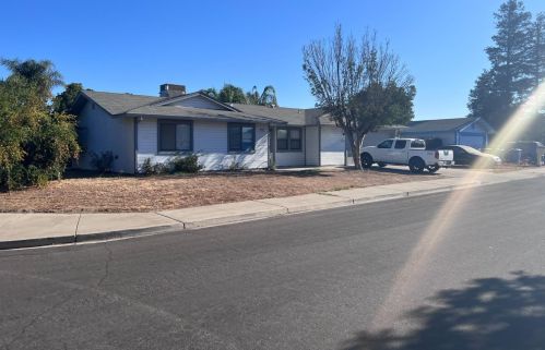 521 Clark St, Turlock, CA 95380-5876