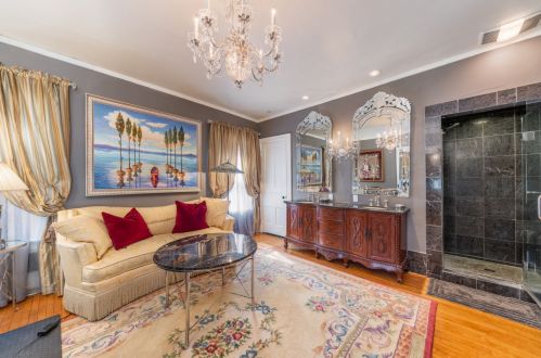 2597 Maryland Ave, Milwaukee WI 53211-3735 exterior