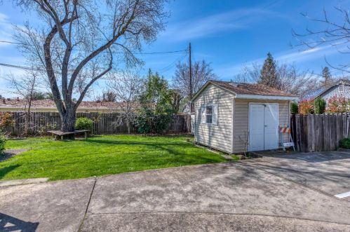 102 Natoma St, Folsom CA 95630-3011 exterior