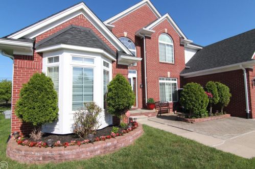 48166 Ellington Dr, Macomb Township, MI 48044-2279