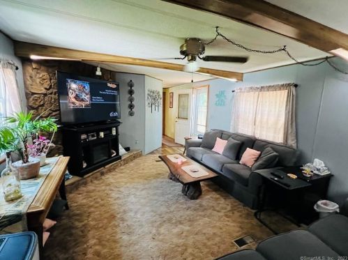 262 Shr Rd, Killingly CT 06241-1540 exterior