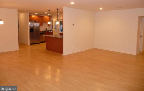 3517 Forest Dr, Alexandria VA  22302-1053 exterior