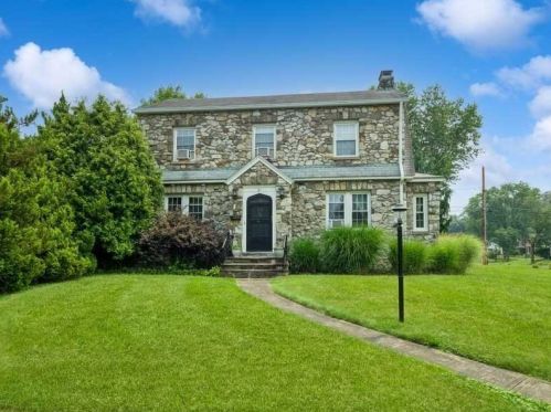 21 Wilbur Blvd, Poughkeepsie, NY 12603-3405