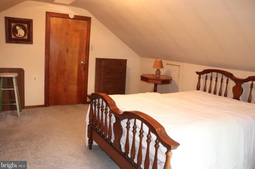 727 Chestnut St, Limerick PA 19468-2117 exterior