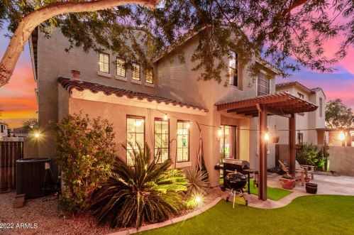 2424 Dusty Wren Dr, Phoenix, AZ 85085-7033