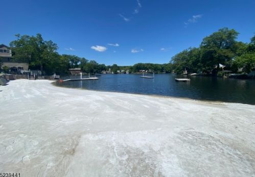 38 Highwood Rd, Parsippany NJ 07834-3202 exterior