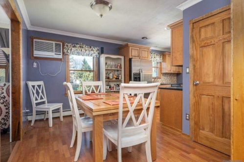 31 Leyden St, Huntington Station NY 11746-1825 exterior