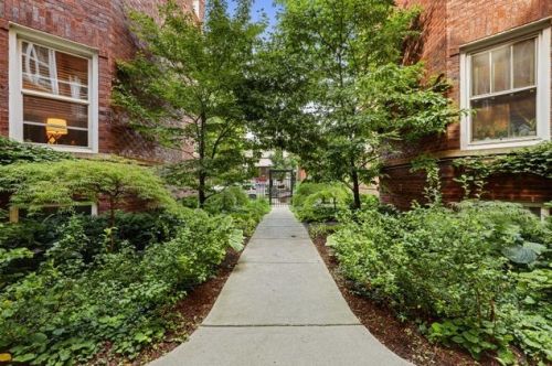 1625 North Shore Ave, Chicago IL 60626-4112 exterior