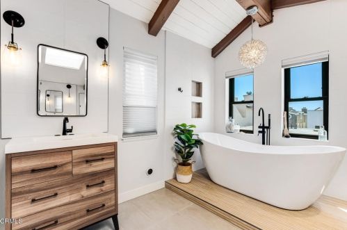 3713 Sunset Ln, Oxnard CA  93035-4133 exterior