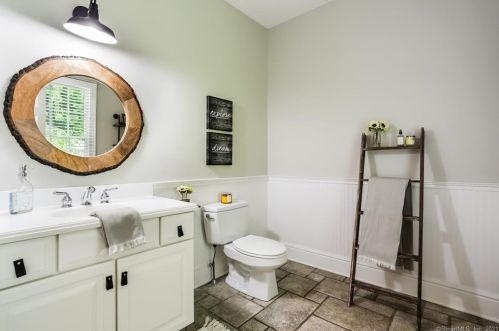 279 North St, Ridgefield CT  06877-2512 exterior