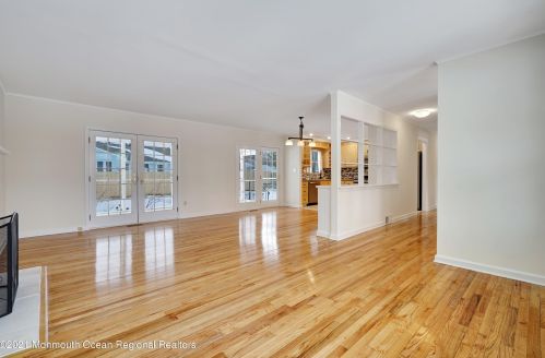 15 Glenwood Dr, Berkeley Township NJ 08721-1021 exterior