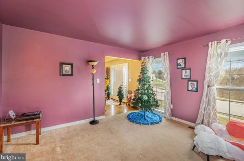 37 Louvain Dr, Hanover PA 17331-8696 exterior