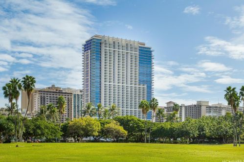 223 Saratoga Rd, Honolulu HI  96815-1942 exterior
