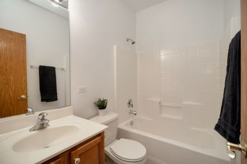 1635 Augusta Ln, Joliet IL 60404-8180 exterior